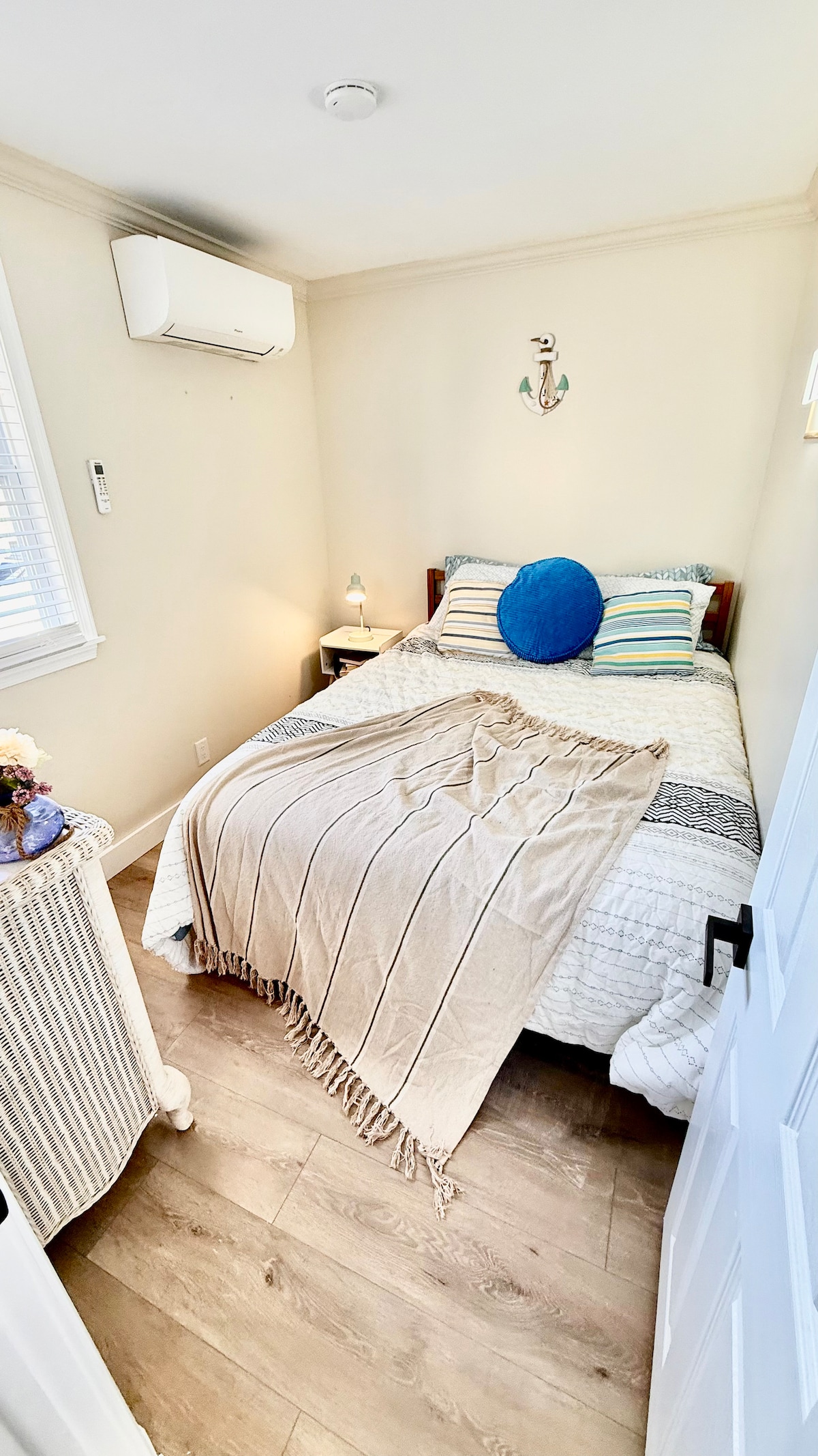 Bedroom 1 image 4