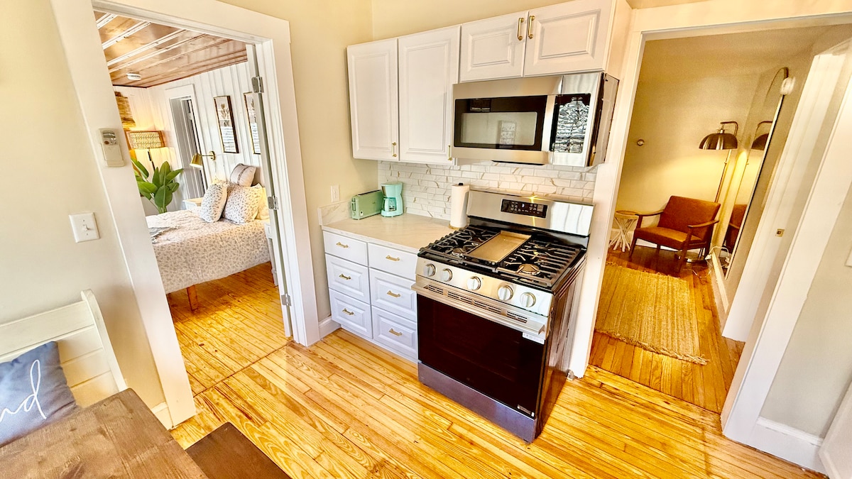 Full kitchen image 2