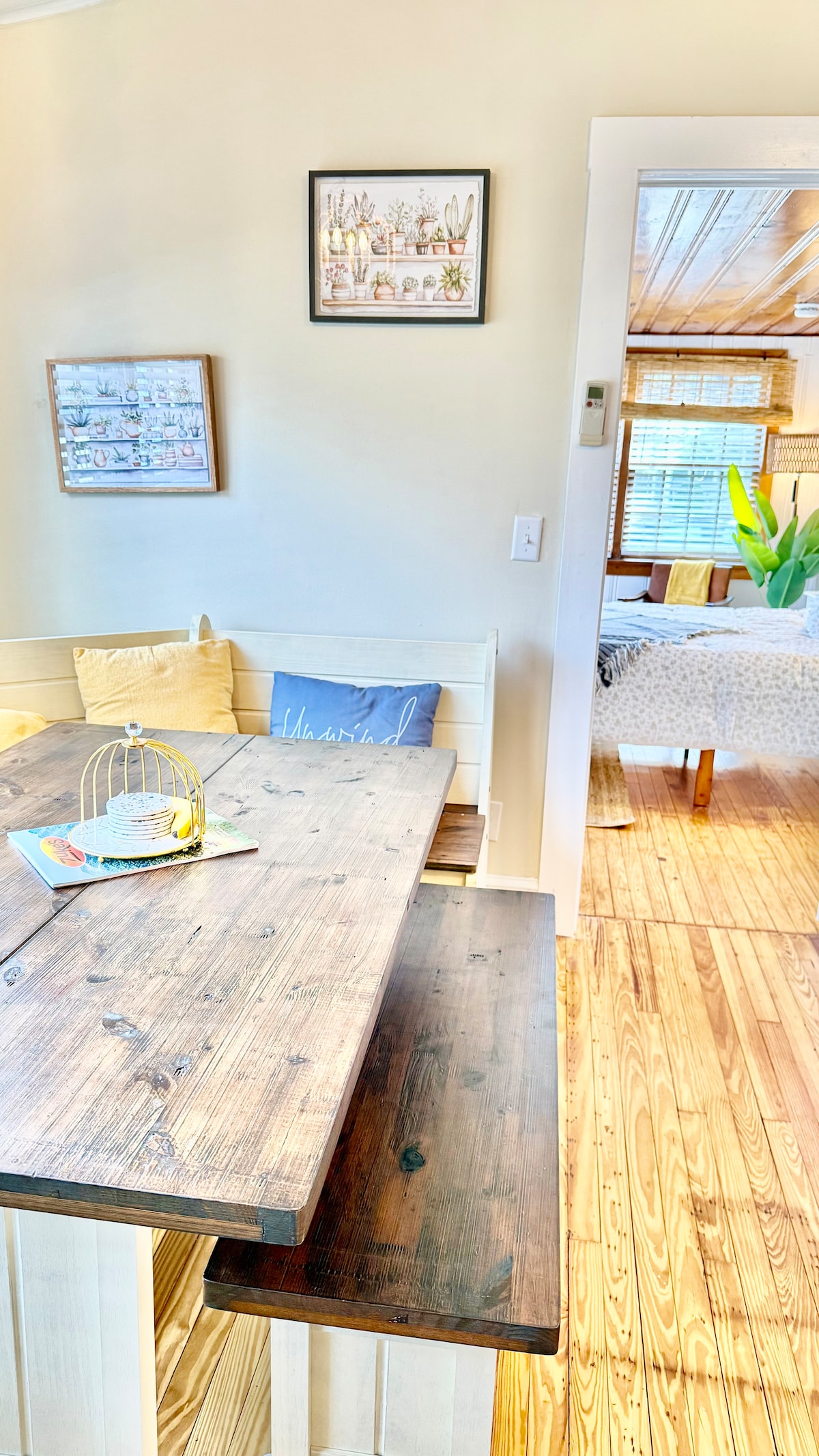 Dining area image 7