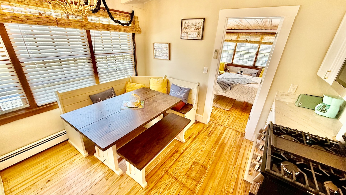 Dining area image 2