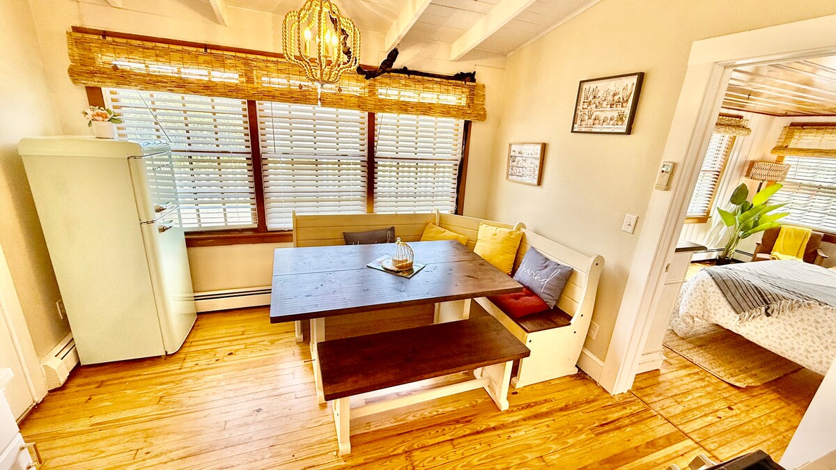 Dining area image 3
