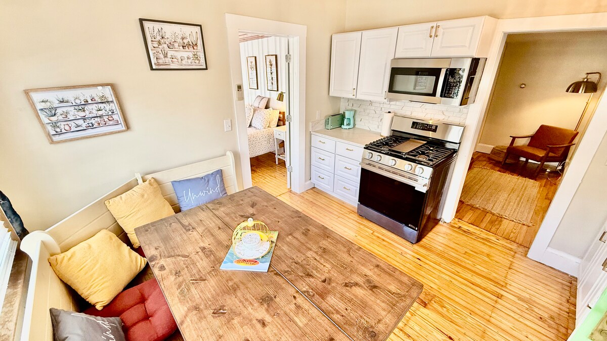 Dining area image 5