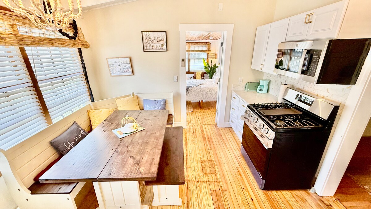 Dining area image 6