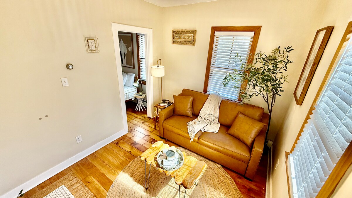 Living room image 6