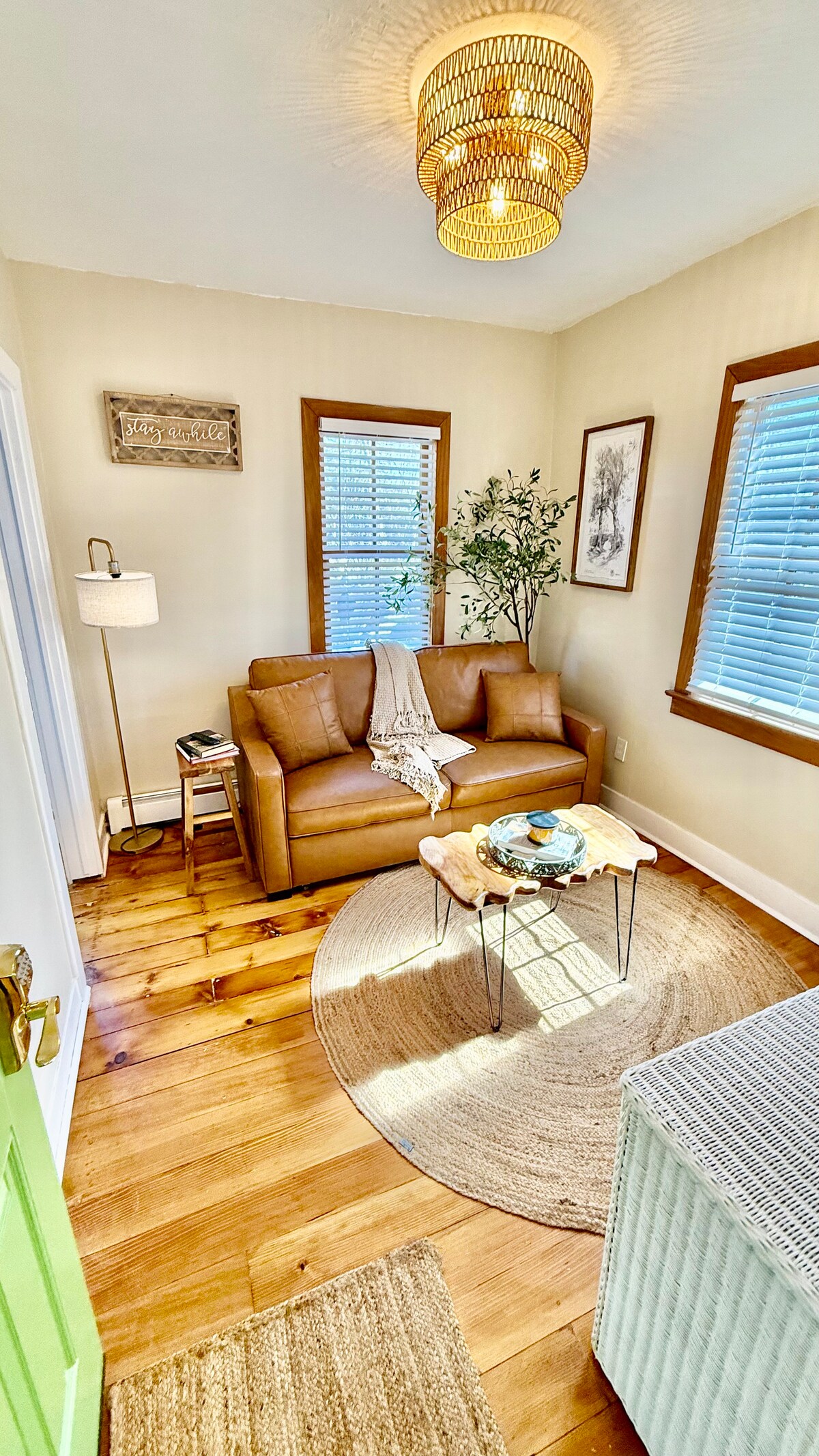 Living room image 3