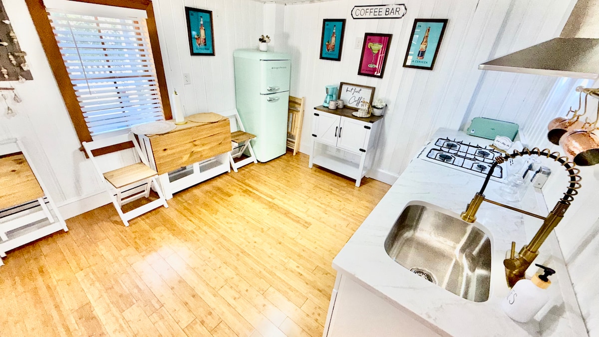 Full kitchen image 1