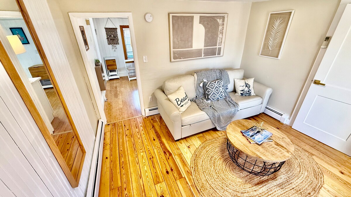 Living room image 7