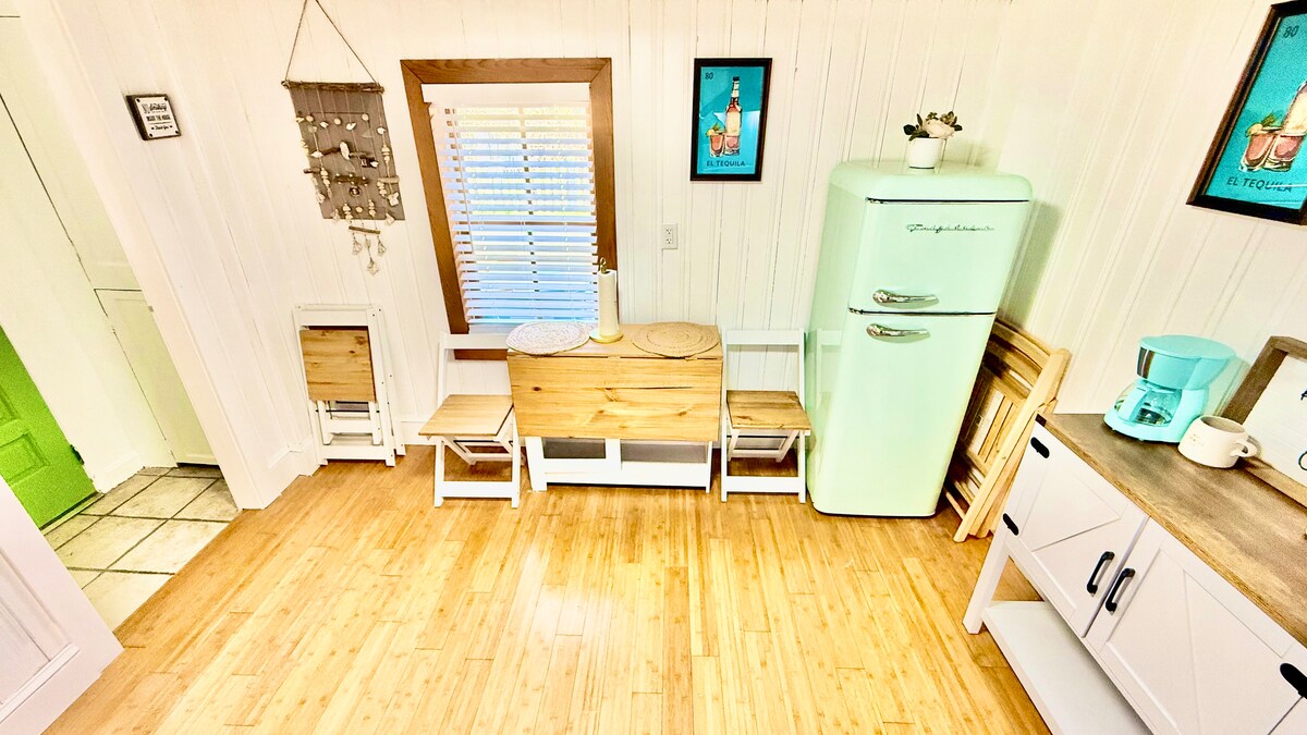 Full kitchen image 8