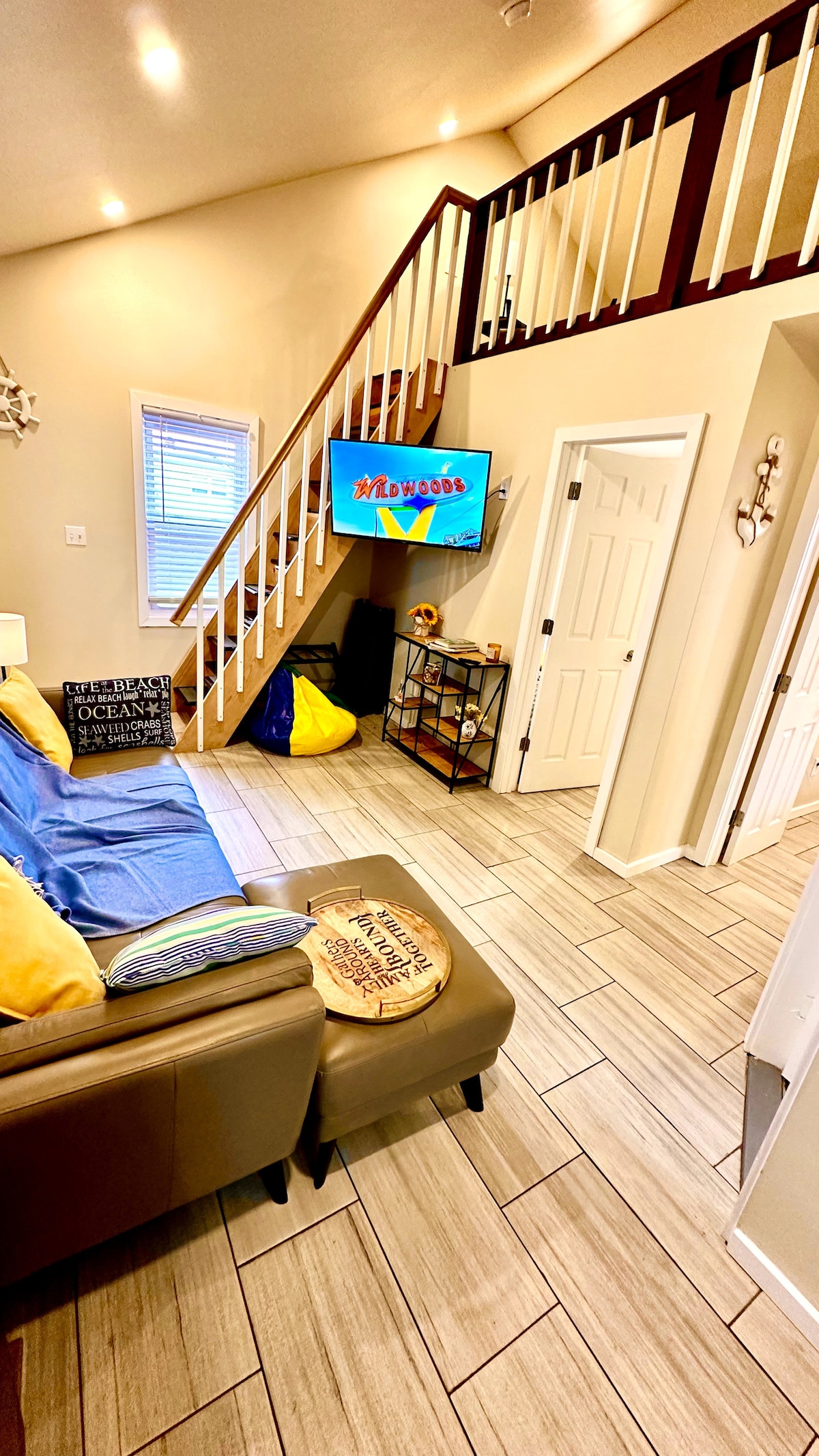 Living room image 12