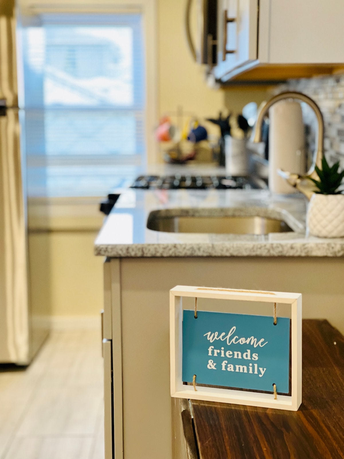Full kitchen image 2