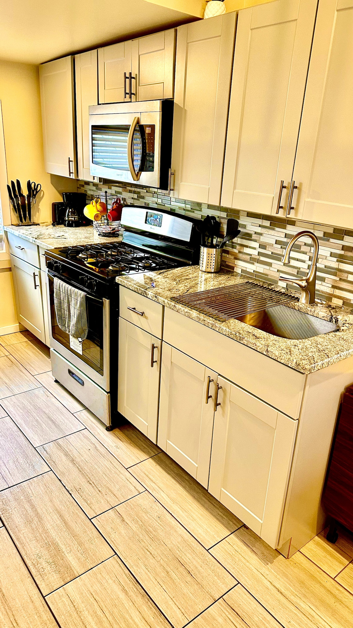 Fully-equipped kitchen for easy and enjoyable meal preparation