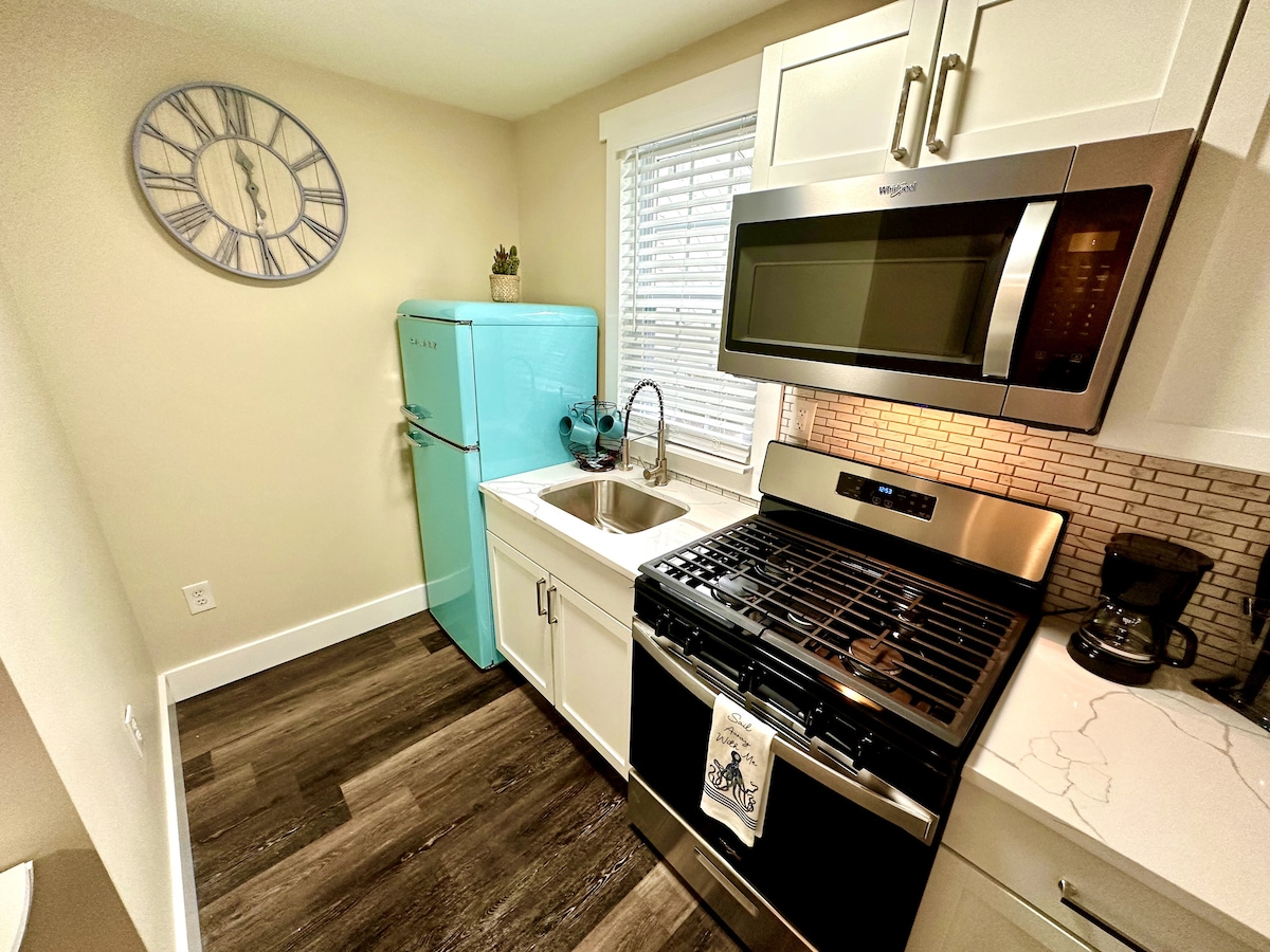 Kitchen with Foldable Table & Two Chairs