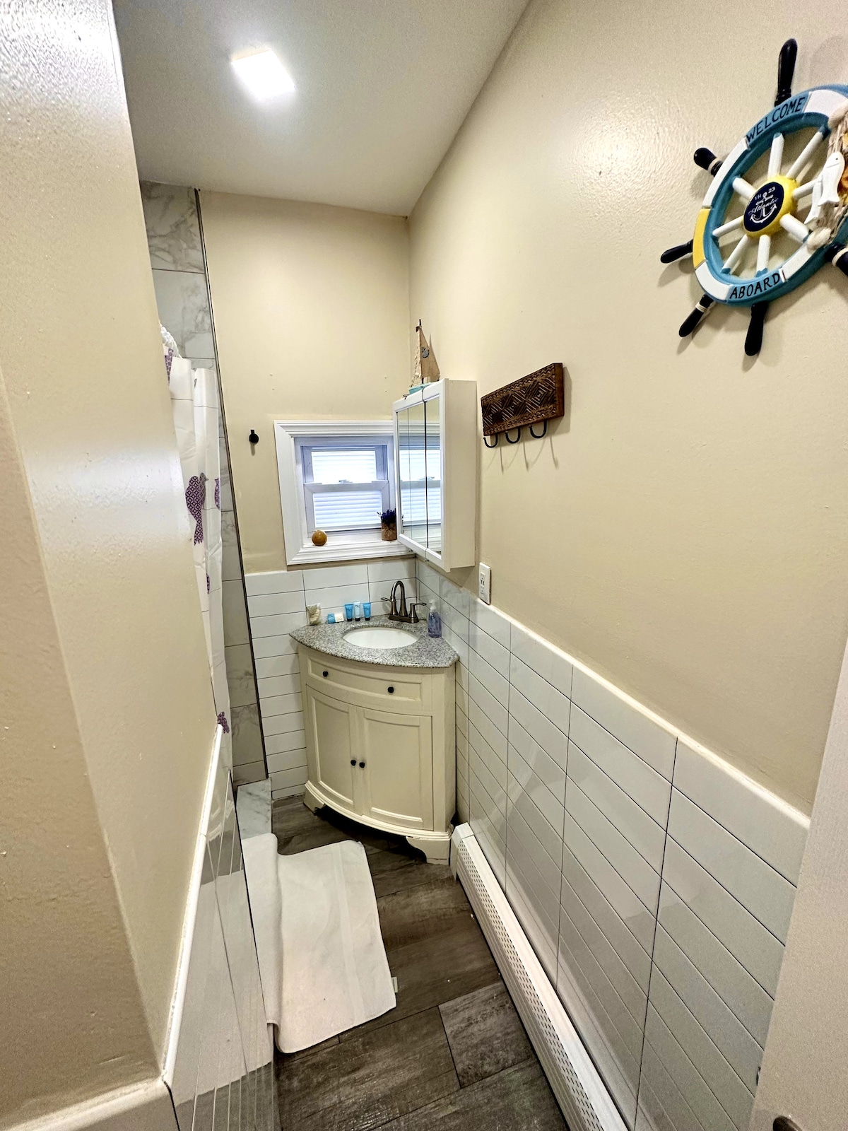 Full bathroom image 3