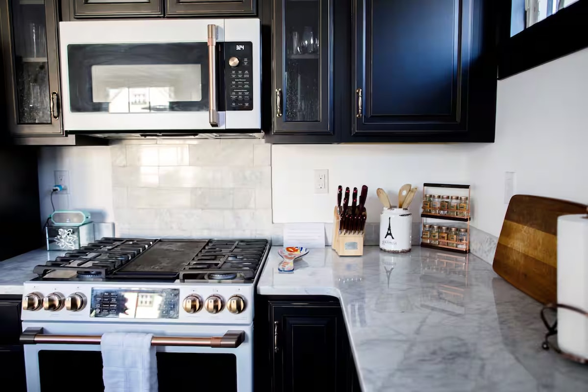 Full kitchen image 13