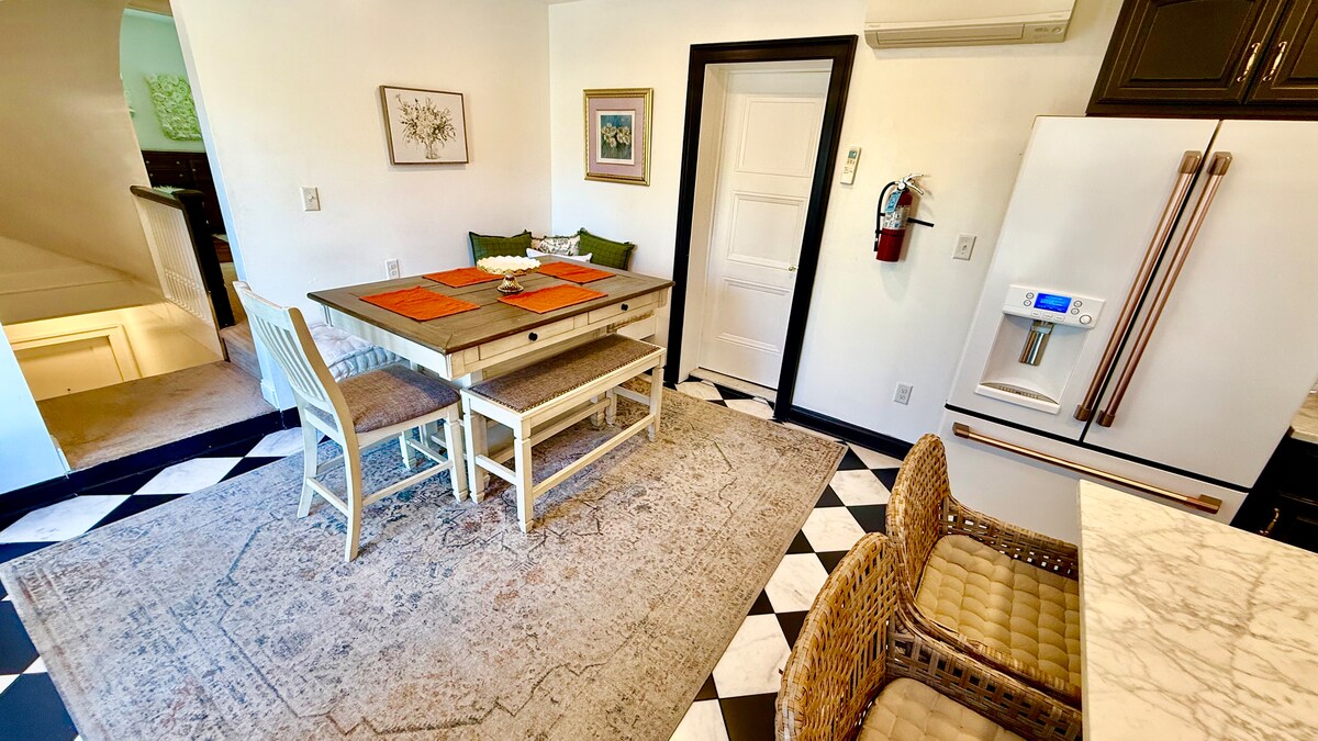 Dining area image 3