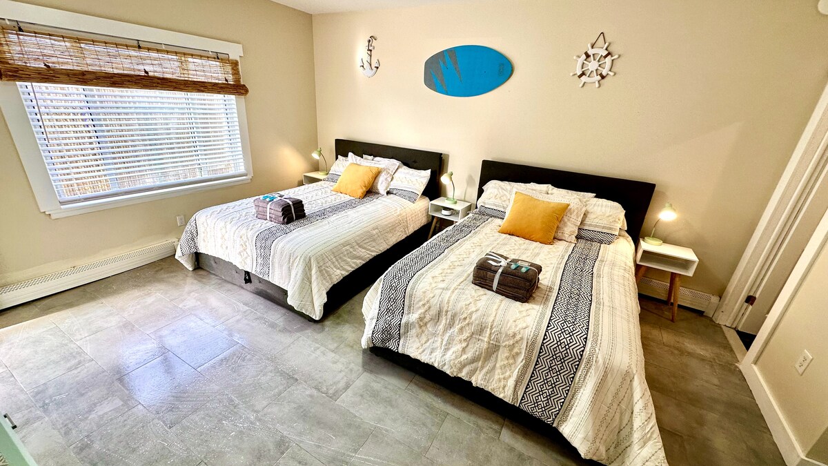 Seaside comfort meets modern entertainment in our Cozy room just steps from Wildwood's boardwalk