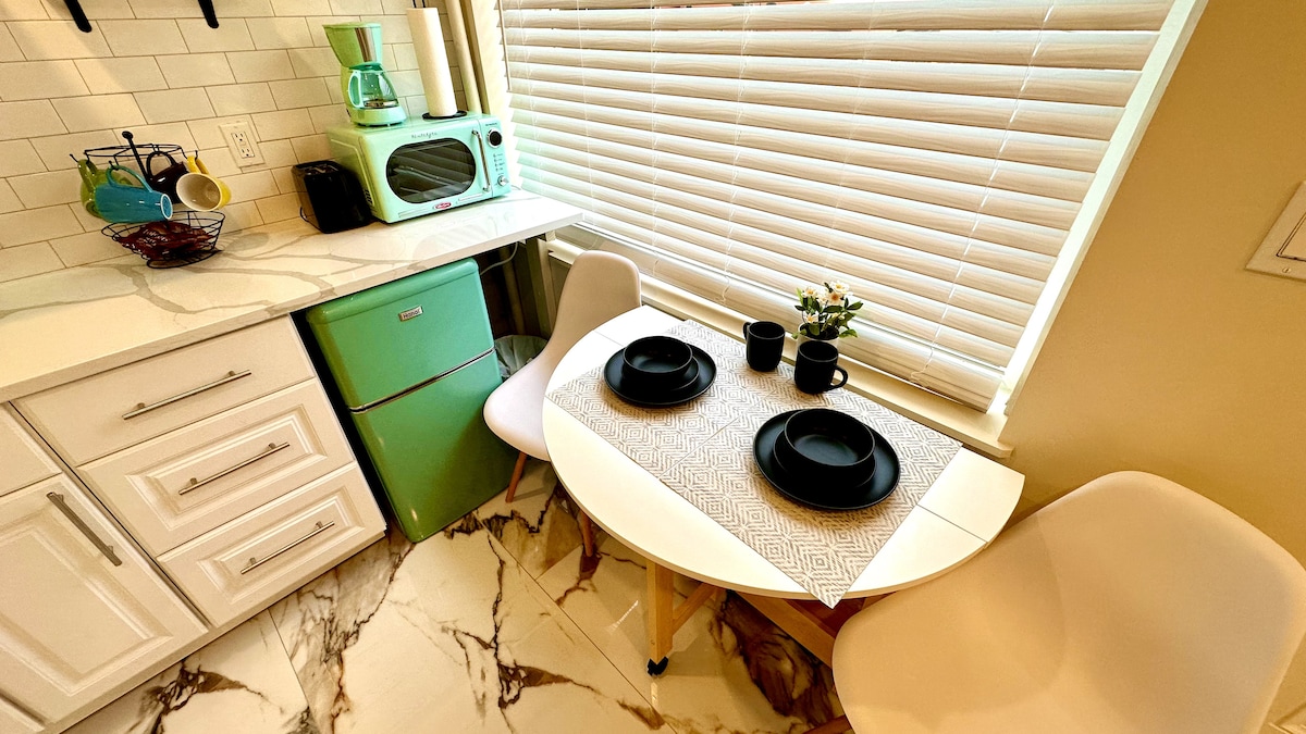 Dining area image 1