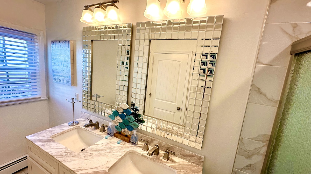 Spa-like Retreat: Luxurious Full Bathroom featuring Double Vanity and Expansive Shower