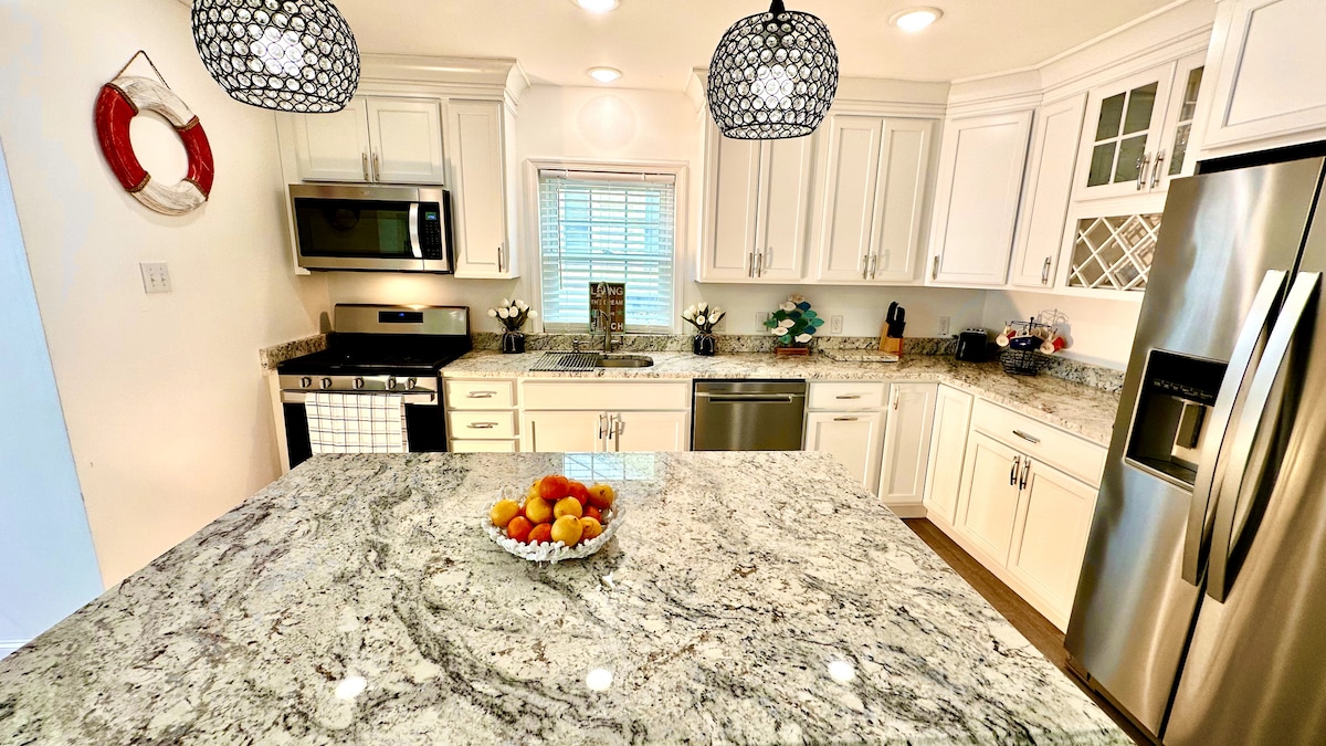 Open-Concept Kitchen and Stylish Island