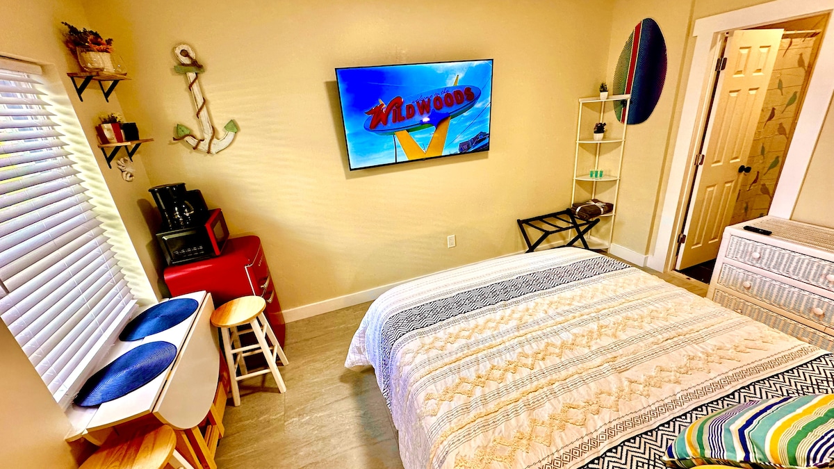 Our cozy space is thoughtfully equipped with a compact fridge, toaster, and drip coffee maker, complemented by a versati