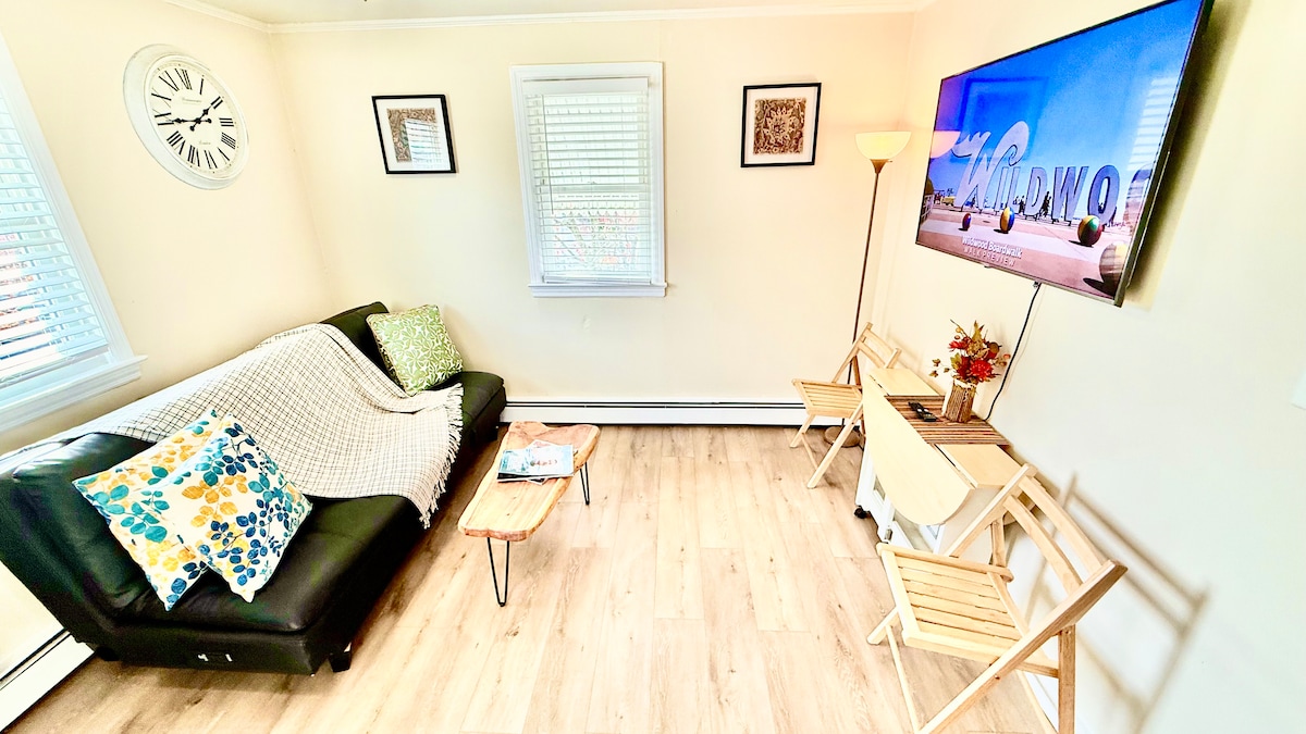 Living room image 6