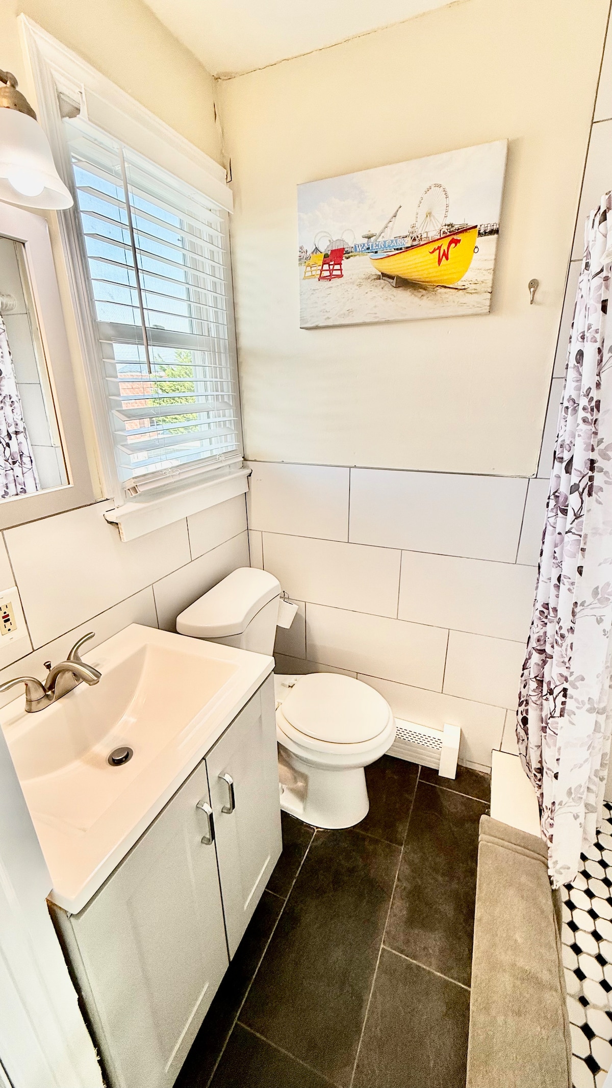 Full bathroom image 1
