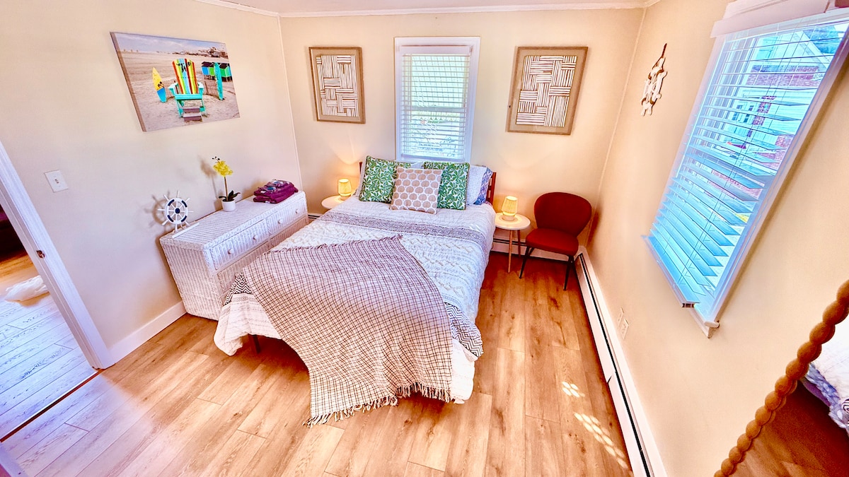Bedroom image 9