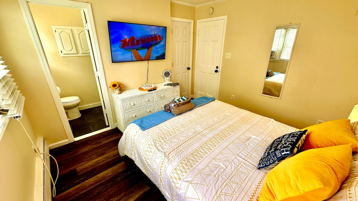 Elegant Queen Room with 50" TV & Private Bath