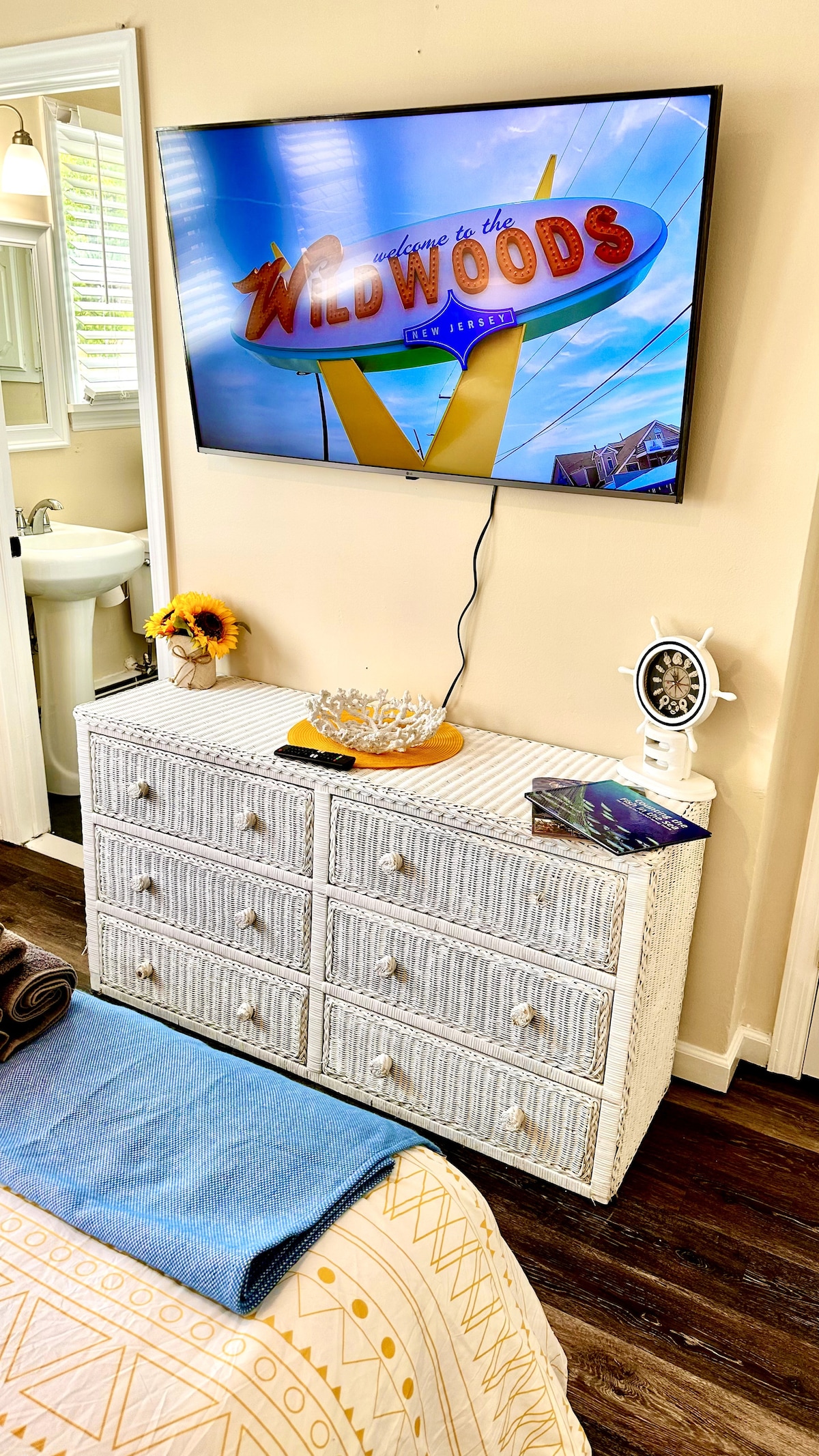 Elegant Queen Room with 50" TV & Private Bath