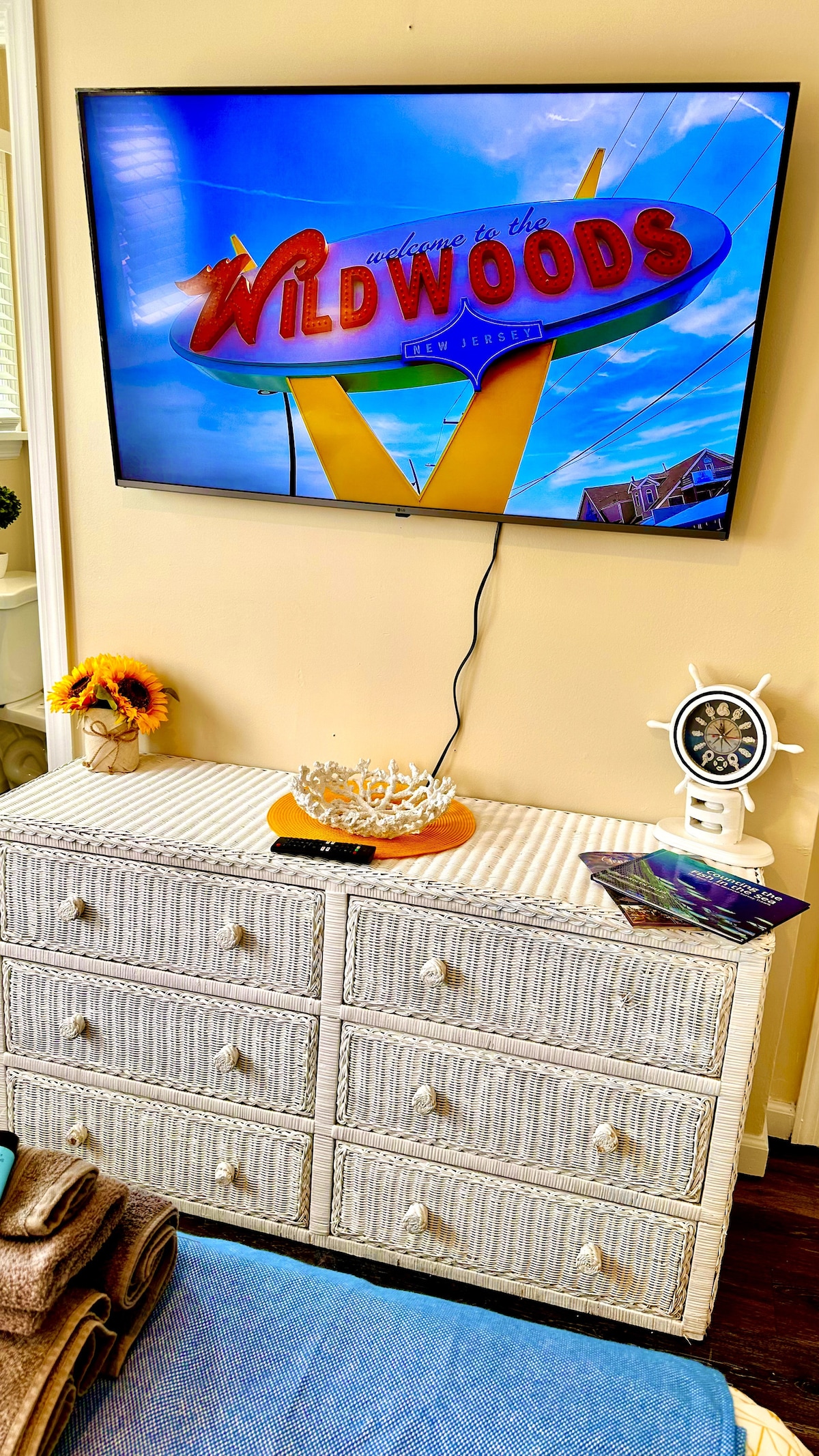 Elegant Queen Room with 50" TV & Private Bath