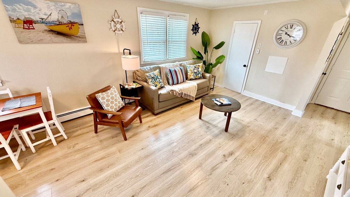 Living room image 6