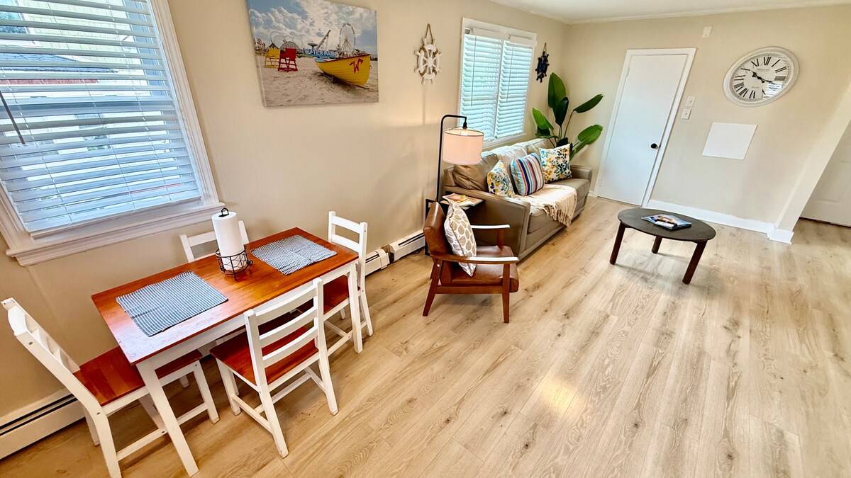 Dining area image 2