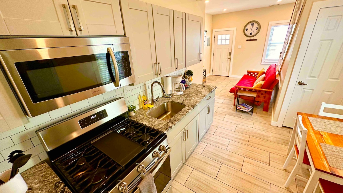 Full kitchen image 2