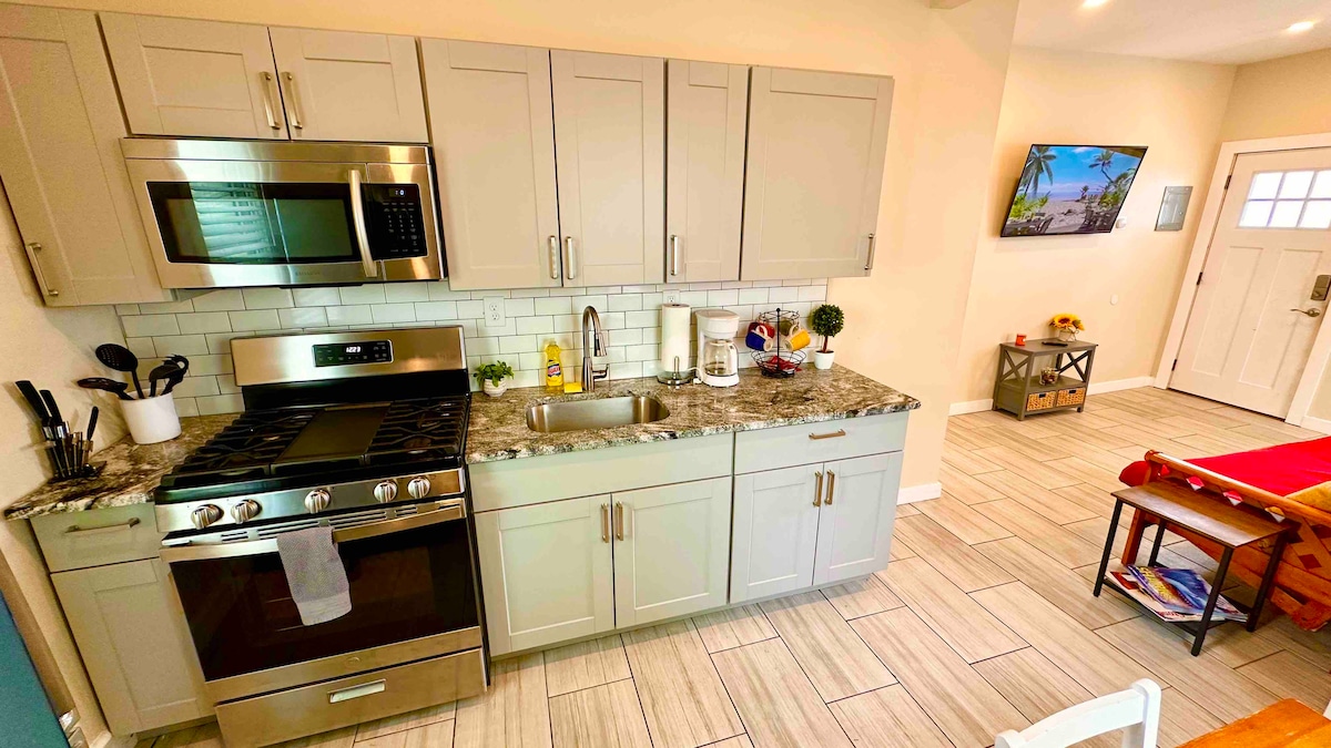 Full kitchen image 1