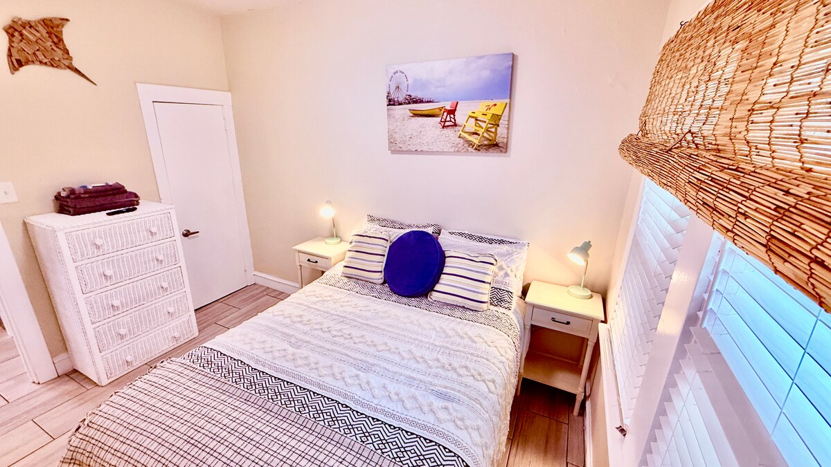 Bedroom 1 image 10