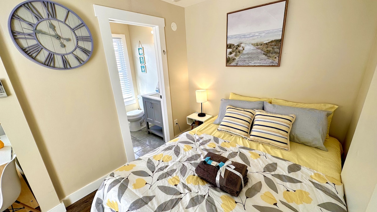 Dreamer's Delight Queen Bed