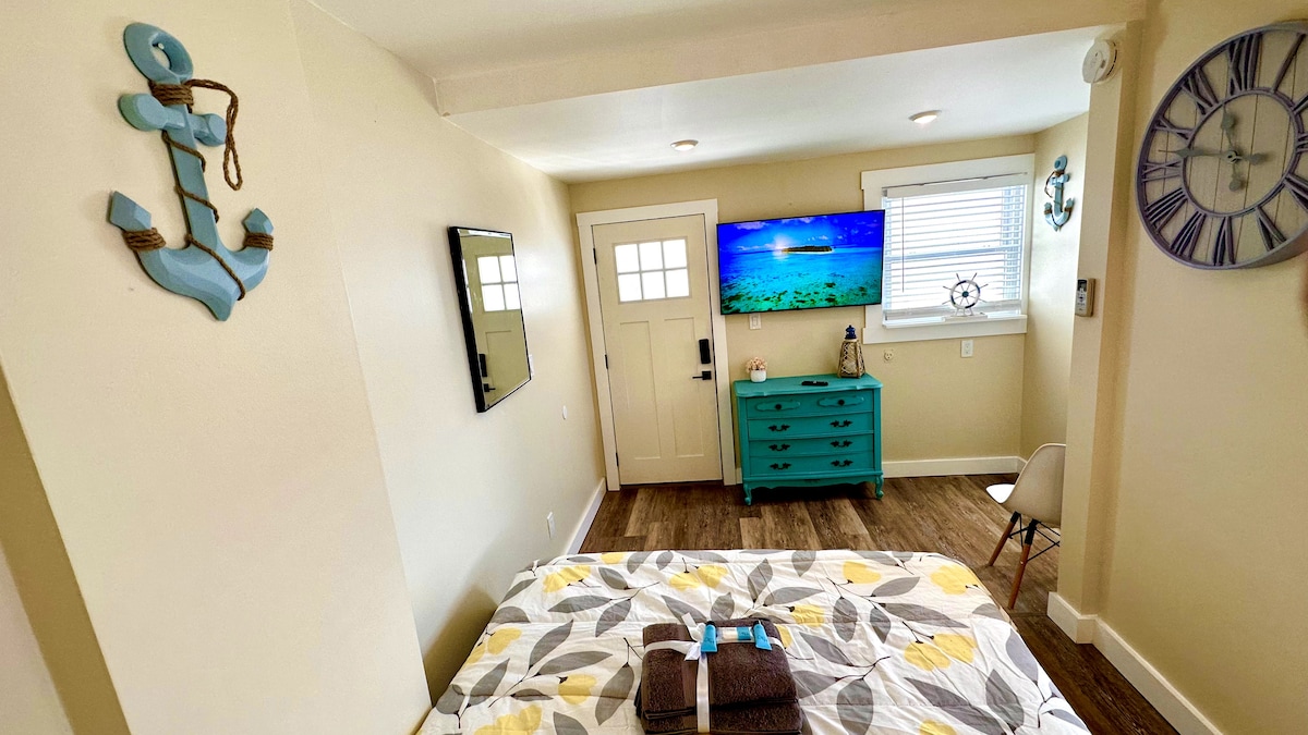 Dreamer's Delight Queen Bed with 55'' TV
