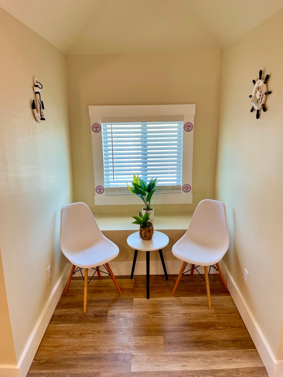 Sun-Kissed Elegance: Airy Living Space, Panoramic Sky Windows, 60" TV, & Deluxe Kitchen