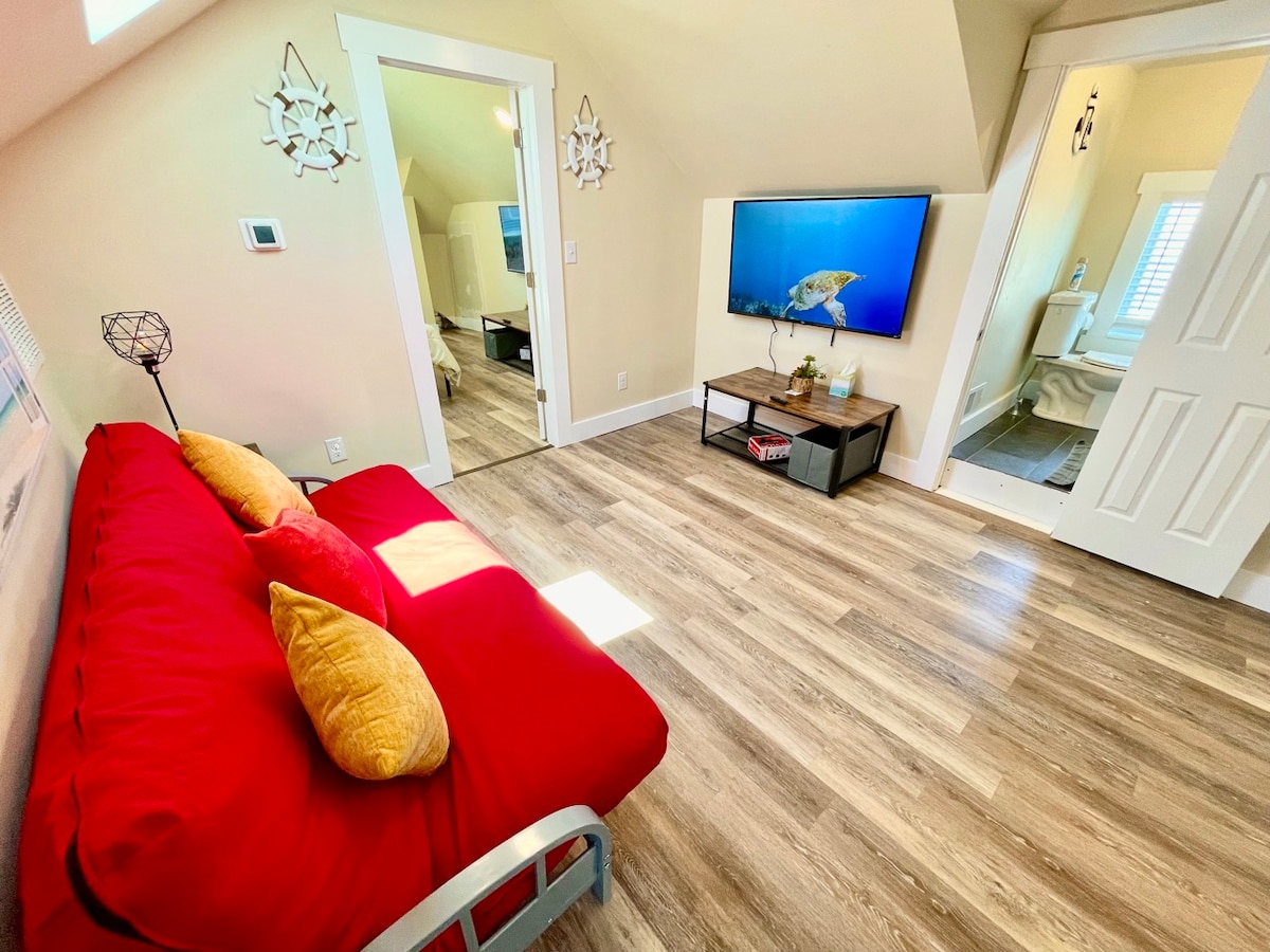 Sun-Kissed Elegance: Airy Living Space, Panoramic Sky Windows, 60" TV, & Deluxe Kitchen
