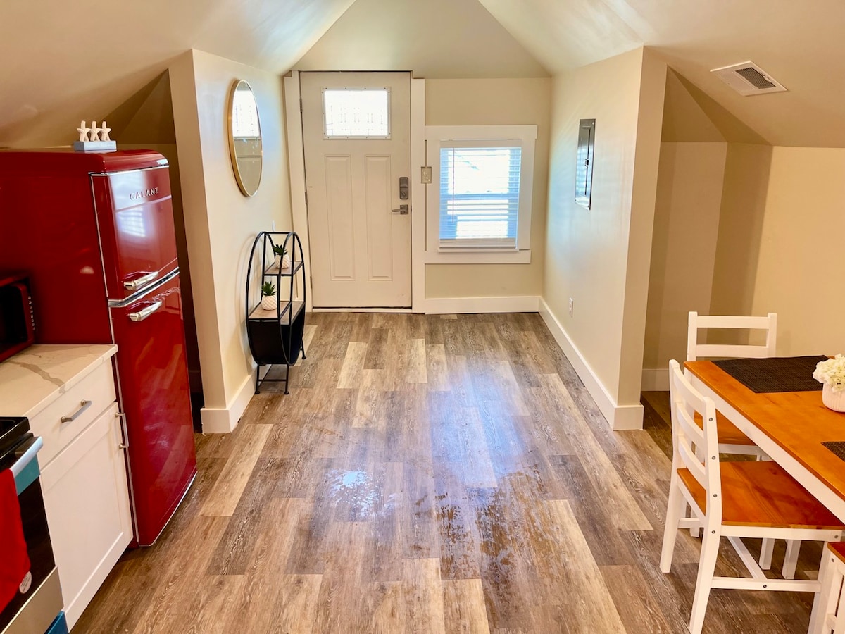 Sun-Kissed Elegance: Airy Living Space, Panoramic Sky Windows, 60" TV, & Deluxe Kitchen