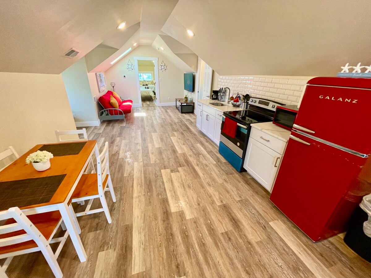 Sun-Kissed Elegance: Airy Living Space, Panoramic Sky Windows, 60" TV, & Deluxe Kitchen