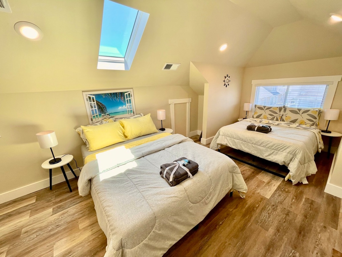 Dream Haven: Queen & Full Beds with Sky-View Windows for Blissful Rest