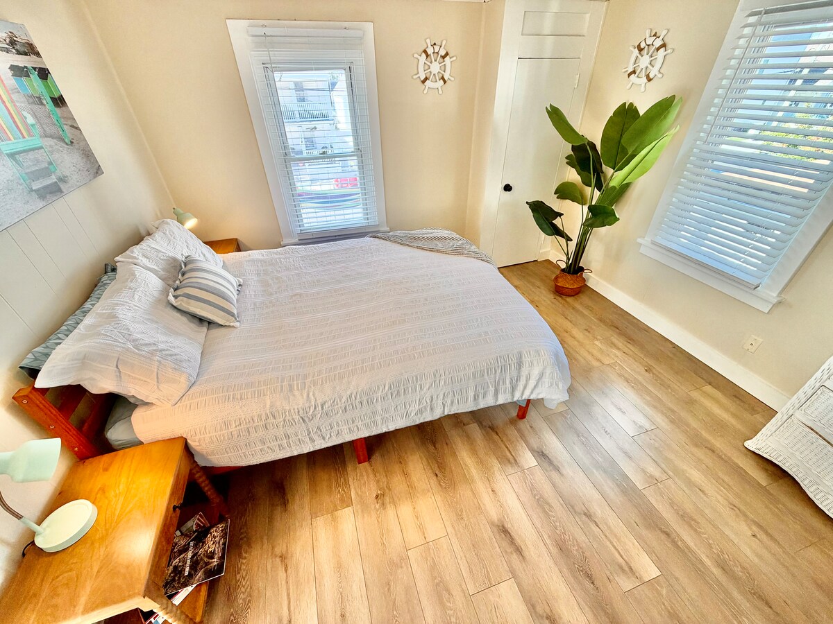 Bedroom 1 image 2