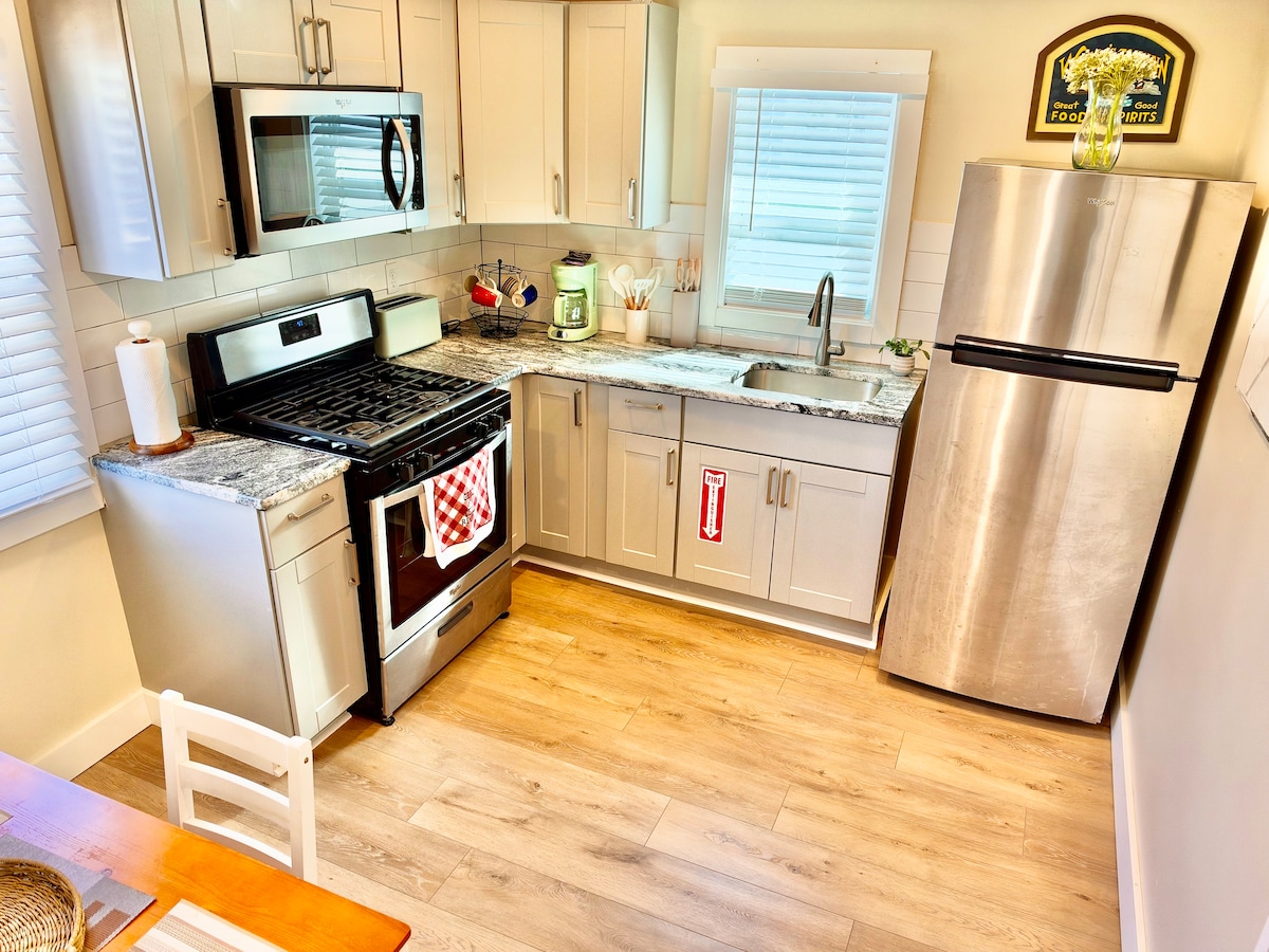 Full kitchen image 2