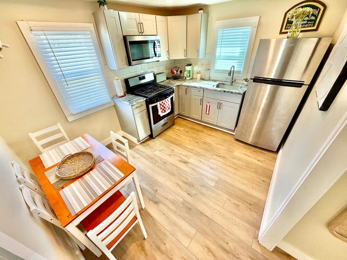 Full kitchen image 1