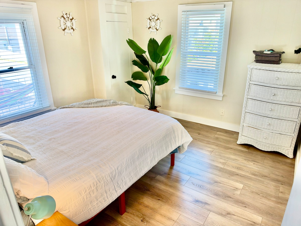 Bedroom 1 image 3