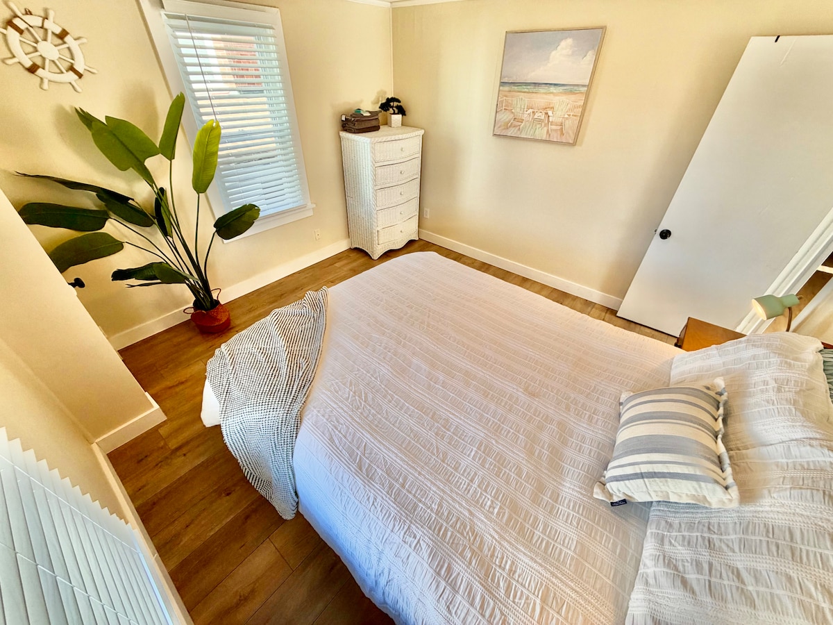 Bedroom 1 image 4