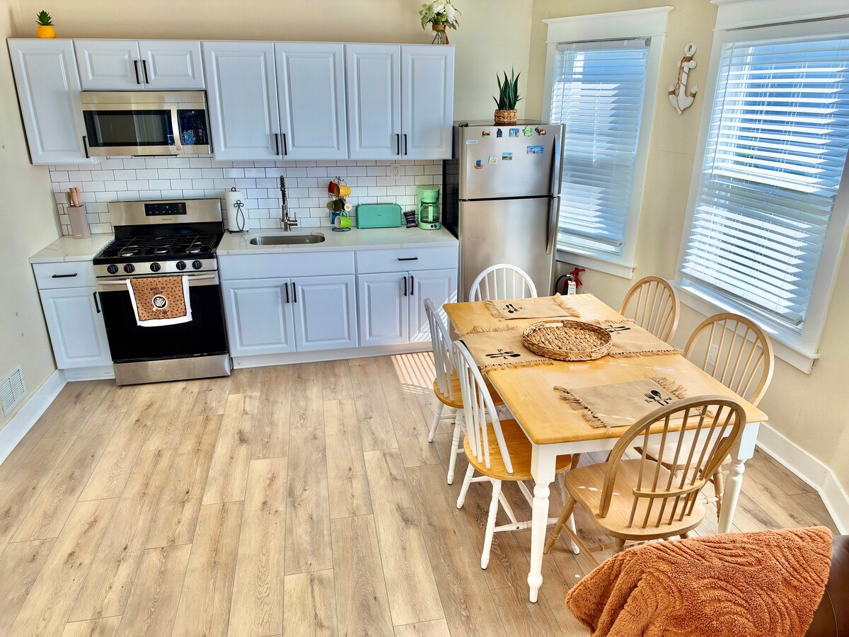 Full kitchen image 2