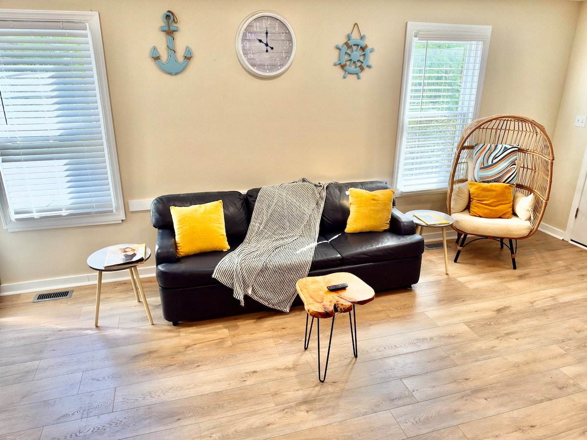 Living room image 13