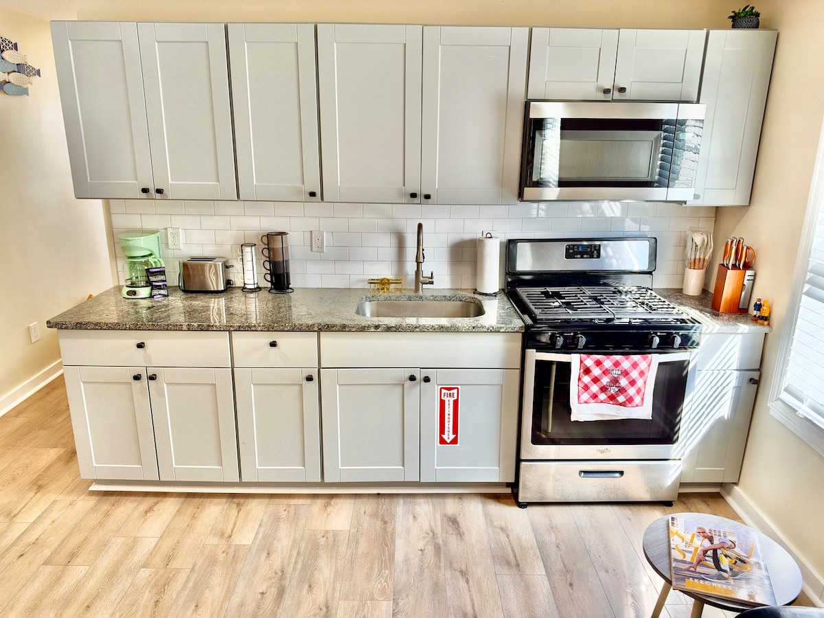 Full kitchen image 1